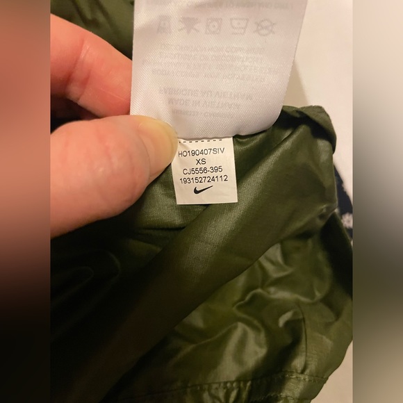 Nike Essential Running Jacket packable - Picture 7 of 15